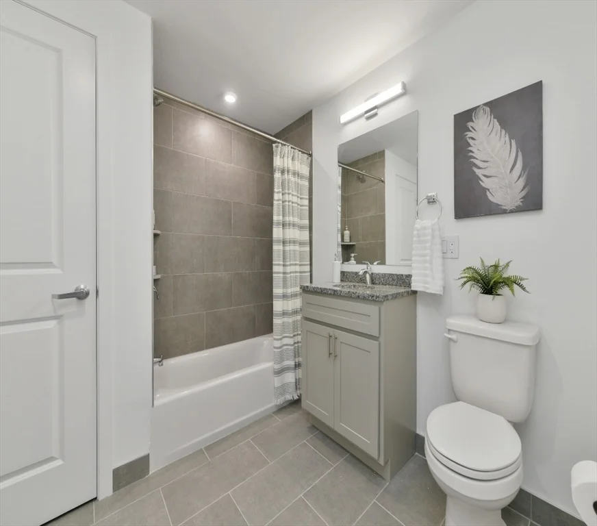 2 bed, 1 bath apartment for rent at 585 Essex St Unit PH 709, Lynn — photo 4 of 21