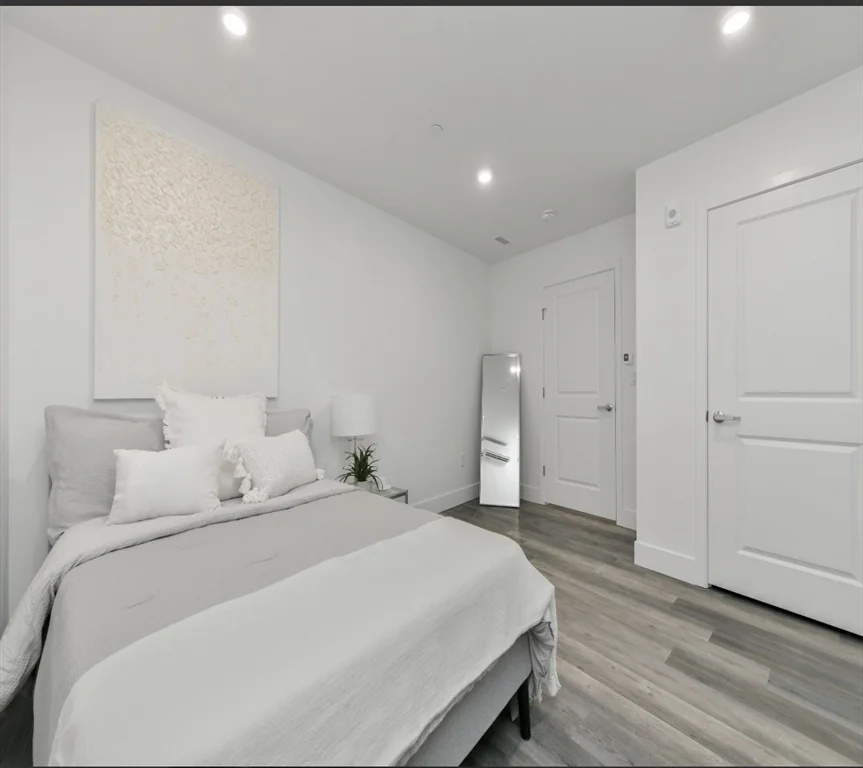 2 bed, 1 bath apartment for rent at 585 Essex St Unit PH 709, Lynn — photo 1 of 21