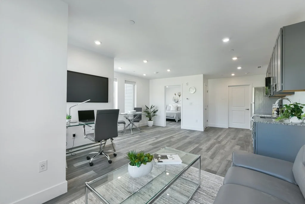 1 bed, 1 bath apartment for rent at 585 Essex St Unit PH 716, Lynn — photo 15 of 31