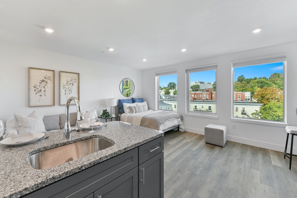 Studio bed, 1 bath apartment for rent at 585 Essex St Unit PH 717, Lynn — photo 3 of 26