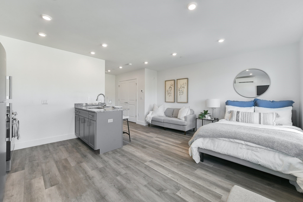 Studio bed, 1 bath apartment for rent at 585 Essex St Unit PH 717, Lynn — photo 6 of 26