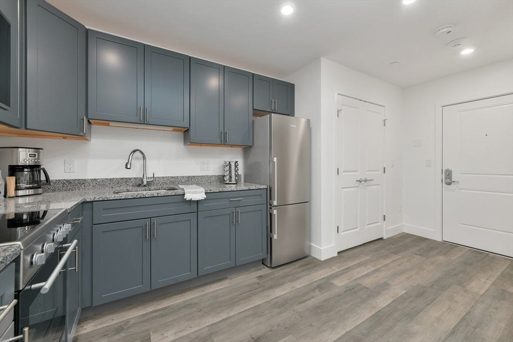 Studio bed, 1 bath apartment for rent at 585 Essex St Unit PH 723, Lynn — photo 4 of 19