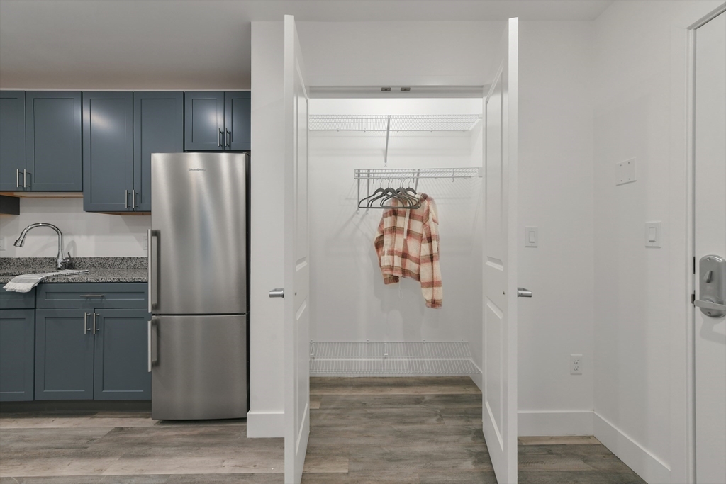 Studio bed, 1 bath apartment for rent at 585 Essex St Unit PH 723, Lynn — photo 6 of 19