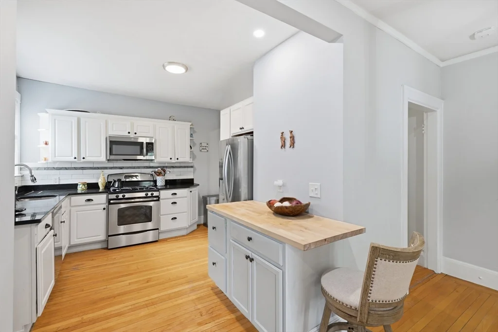 3 bed, 1 bath apartment for rent at 585 Franklin St Unit 6, Melrose — photo 11 of 31