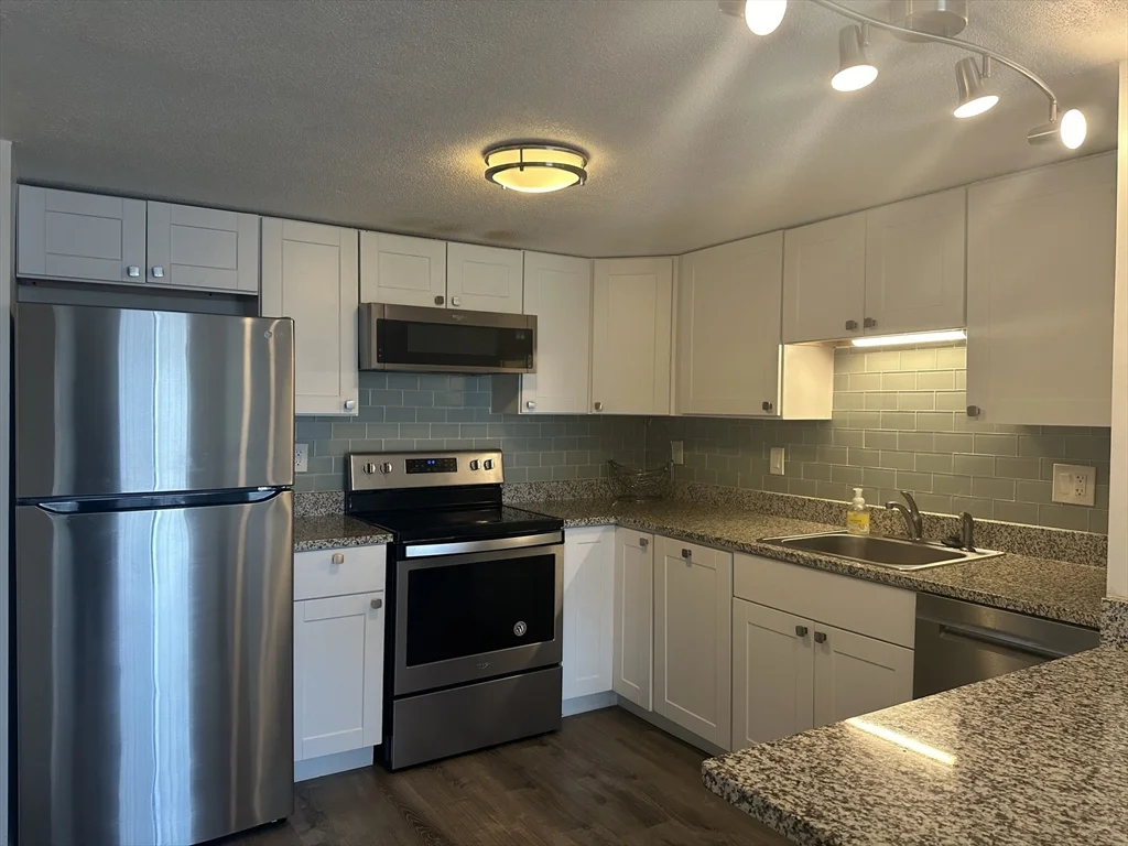1 bed, 1 bath apartment for rent at 585 Revere Beach Pkwy Unit 309, Revere — photo 2 of 12