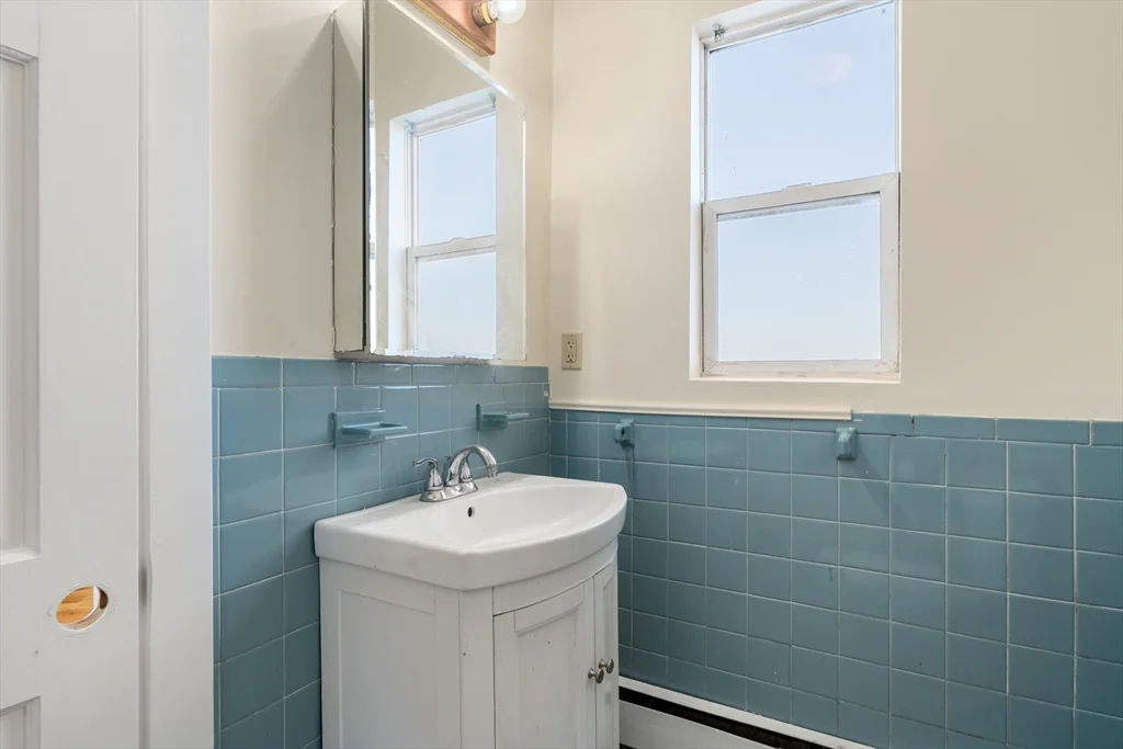 3 bed, 2 bath apartment for rent at 585 Shirley St Unit 1, Winthrop — photo 15 of 20
