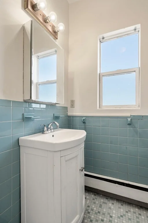 3 bed, 2 bath apartment for rent at 585 Shirley St Unit 1, Winthrop — photo 16 of 20