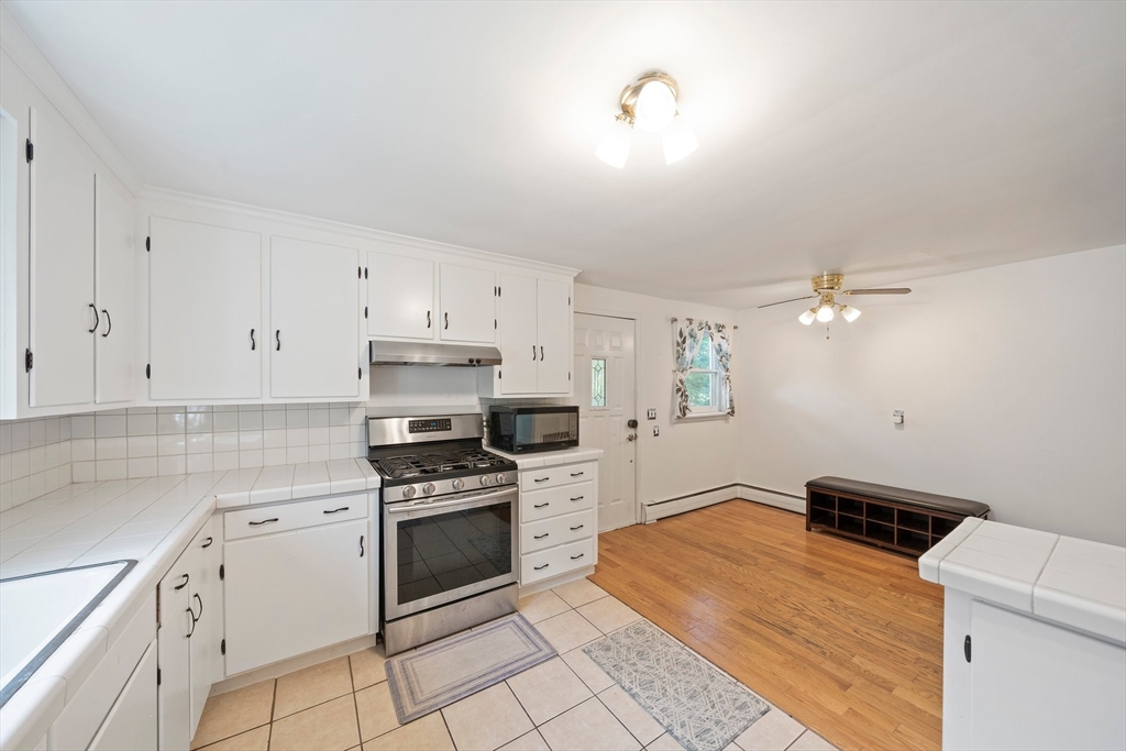 4 bed, 2 bath apartment for rent at 585 Washington St, Franklin — photo 4 of 39