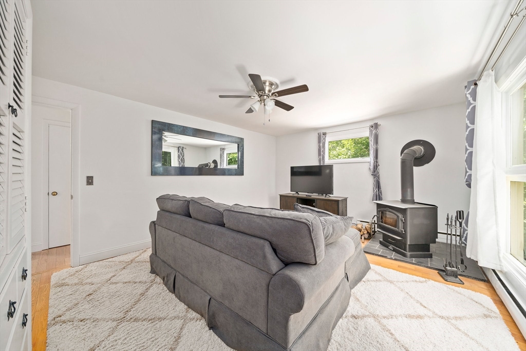 4 bed, 2 bath apartment for rent at 585 Washington St, Franklin — photo 16 of 39