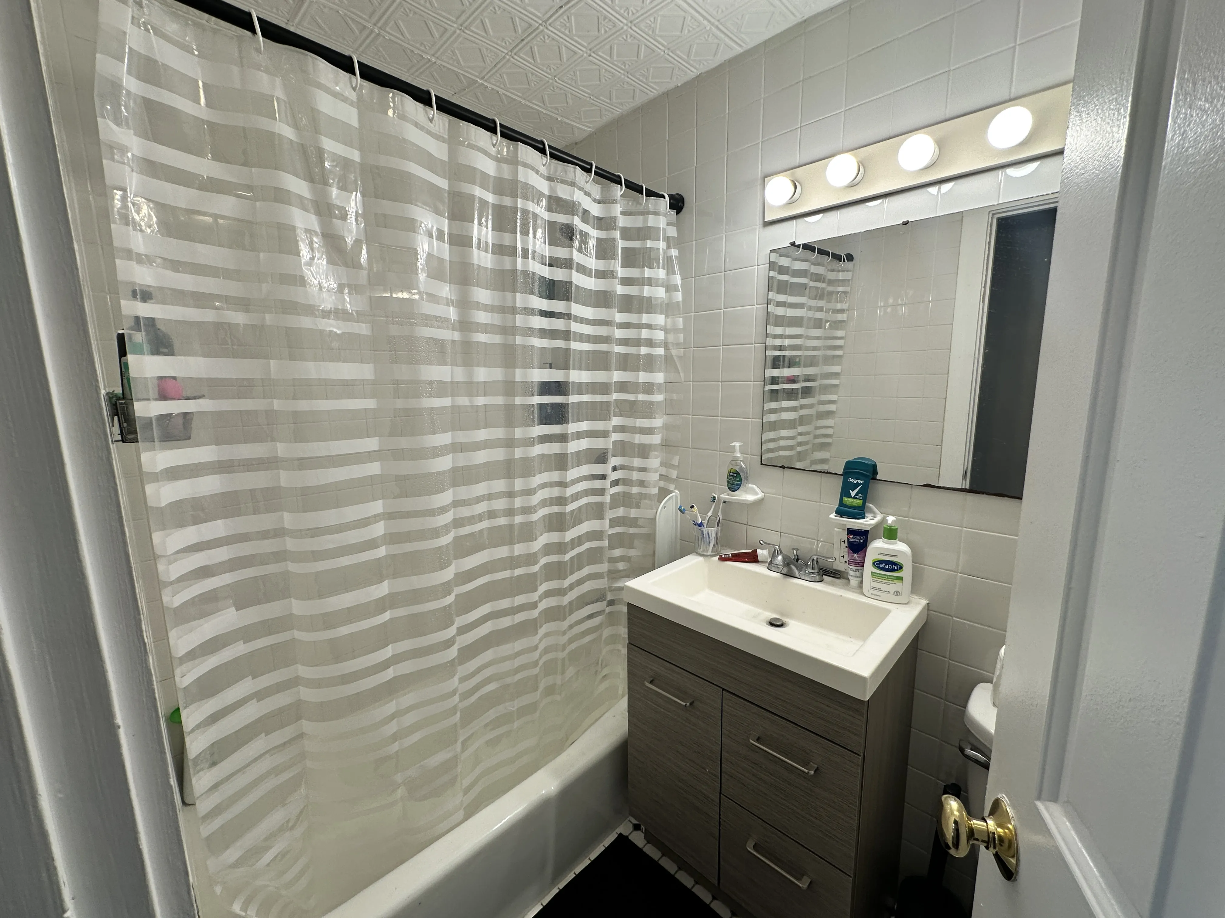 4 bed, 2 bath apartment for rent at 586 Columbus Ave Unit 1, Roxbury — photo 8 of 16