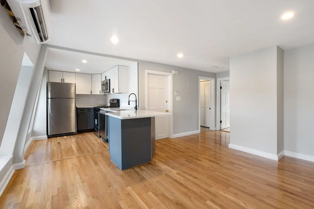 2 bed, 1 bath apartment for rent at 586 East Broadway Unit 3, Boston — photo 4 of 26