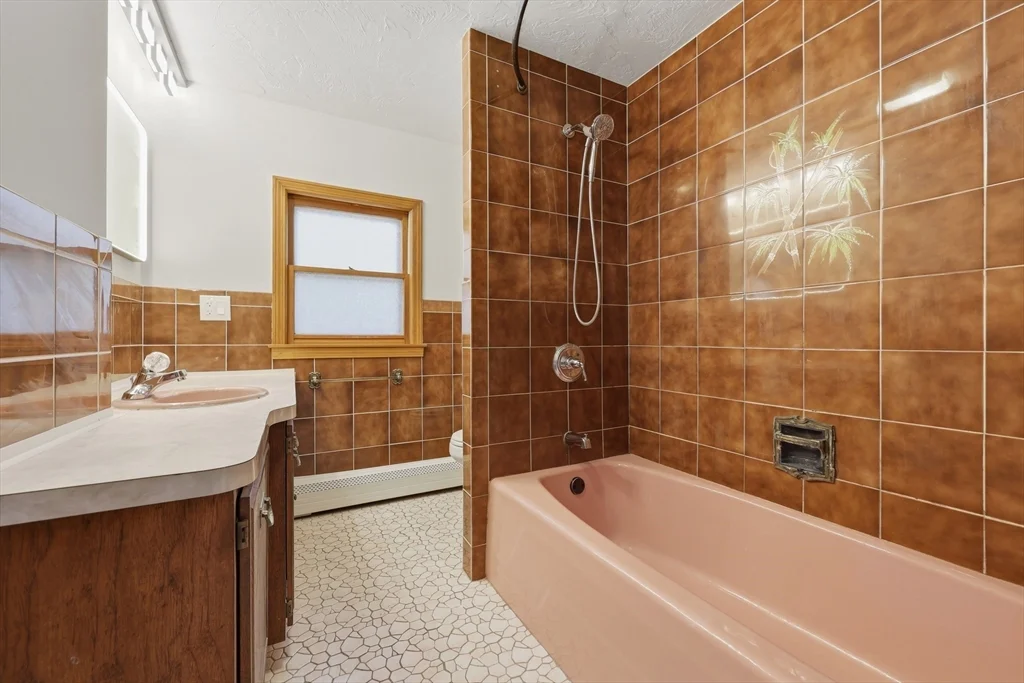 2 bed, 1 bath apartment for rent at 586 Franklin St Unit 1, Worcester — photo 8 of 20