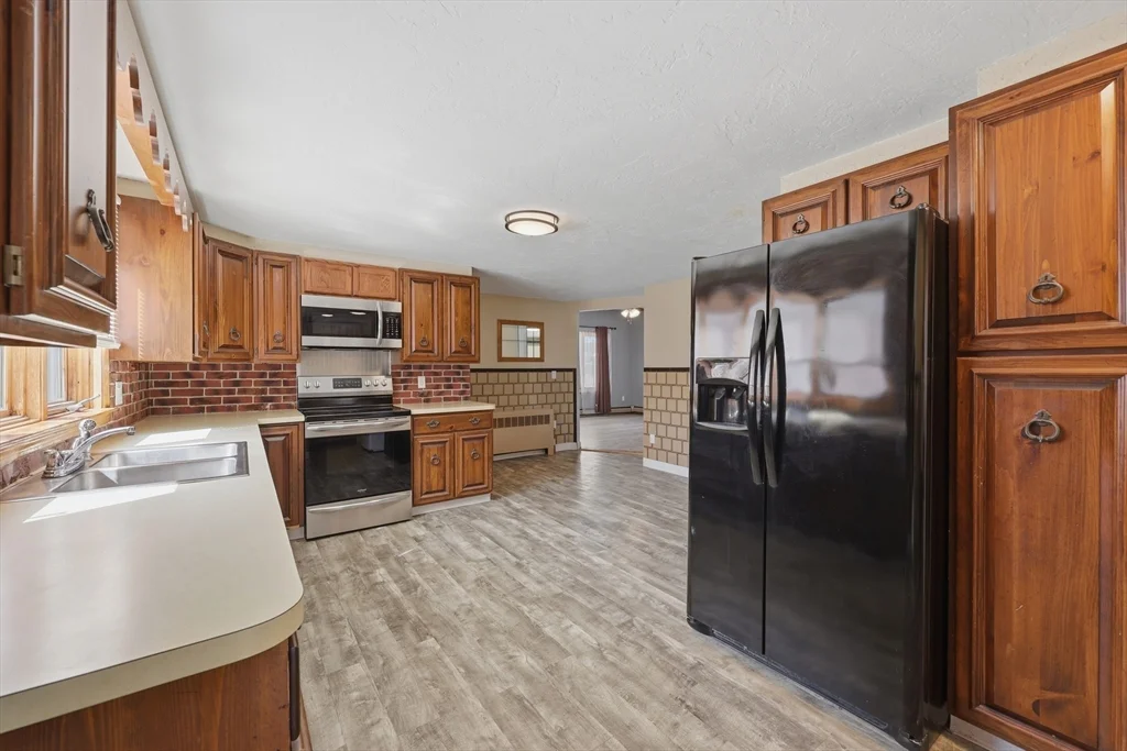 2 bed, 1 bath apartment for rent at 586 Franklin St Unit 1, Worcester — photo 2 of 20