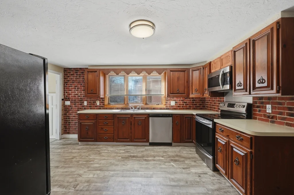 2 bed, 1 bath apartment for rent at 586 Franklin St Unit 1, Worcester — photo 4 of 20