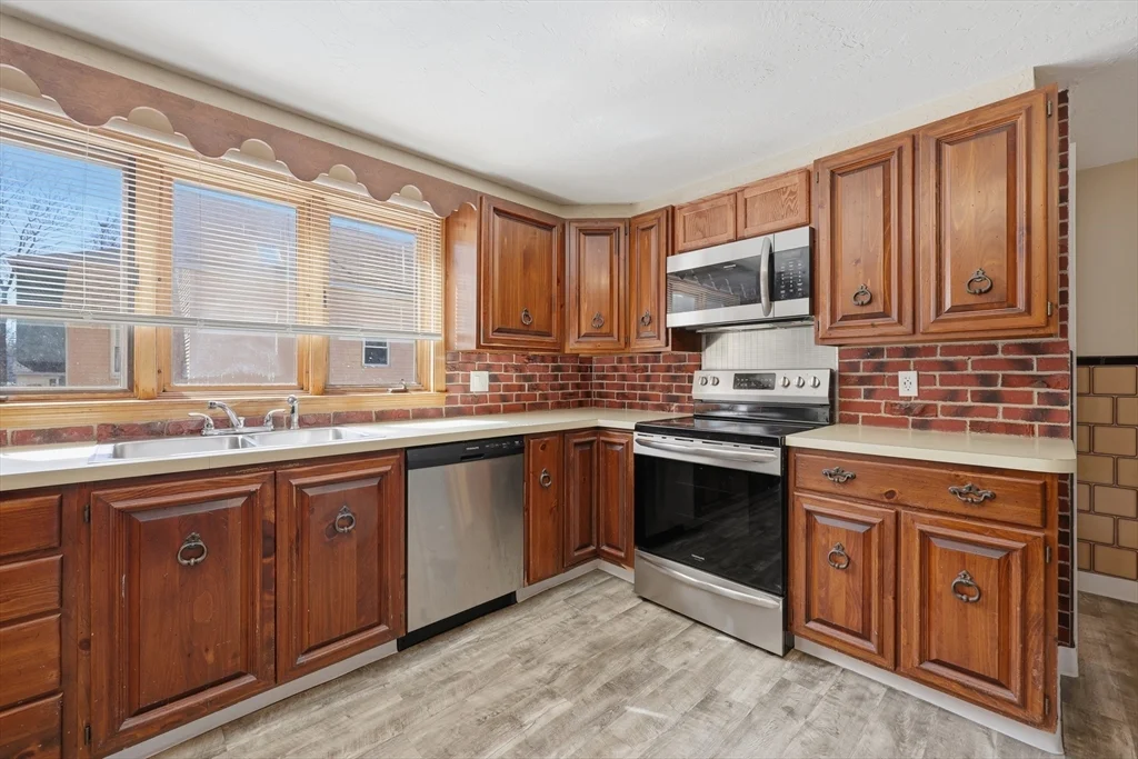 2 bed, 1 bath apartment for rent at 586 Franklin St Unit 1, Worcester — photo 5 of 20
