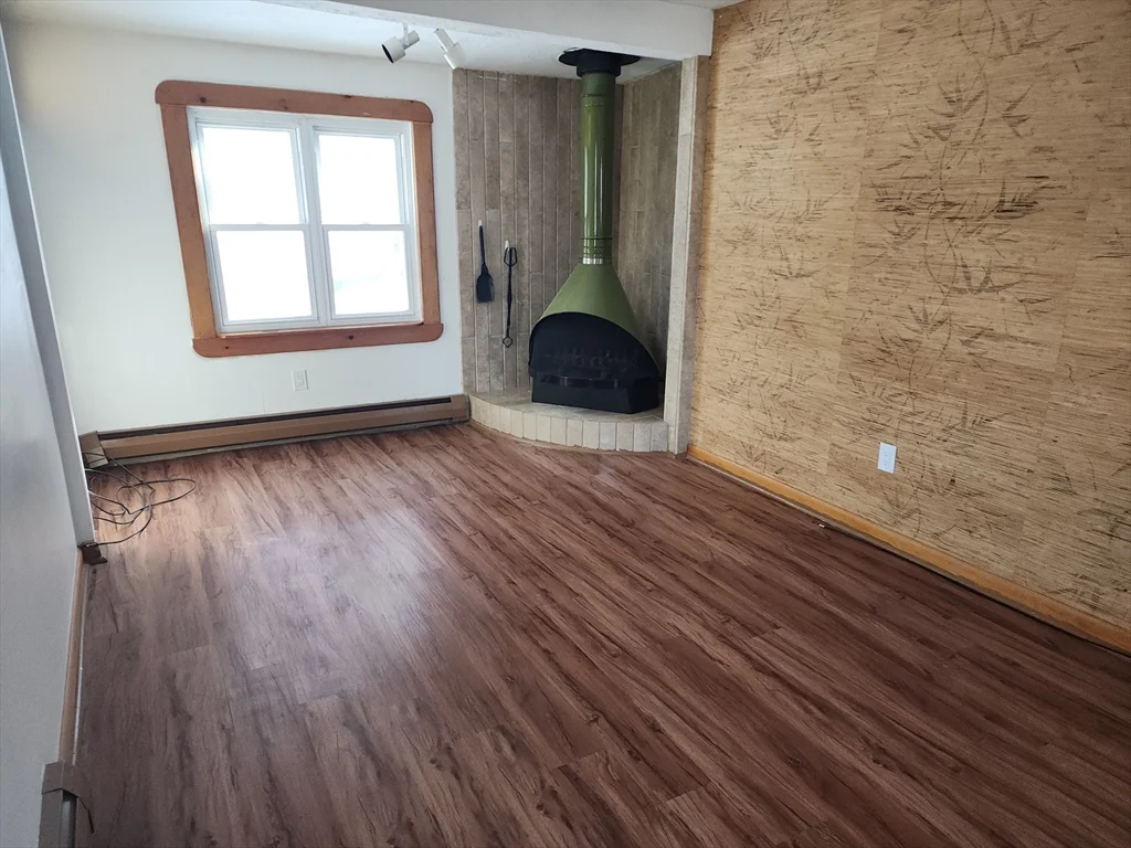 2 bed, 1 bath apartment for rent at 586 Franklin St Unit 2, Worcester — photo 6 of 9