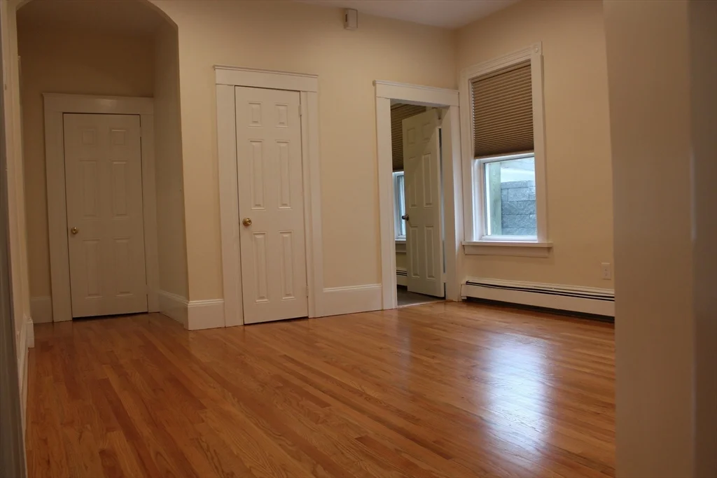 3 bed, 1 bath apartment for rent at 586 Freeport Ext Unit 0, Dorchester — photo 3 of 13