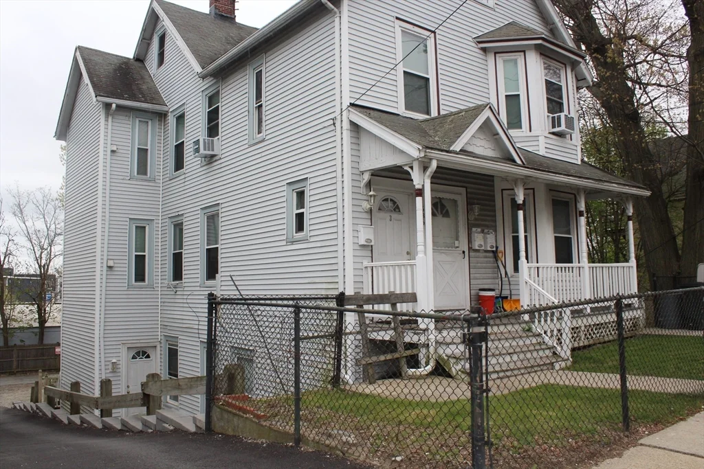 3 bed, 1 bath apartment for rent at 586 Freeport Ext Unit 1, Dorchester