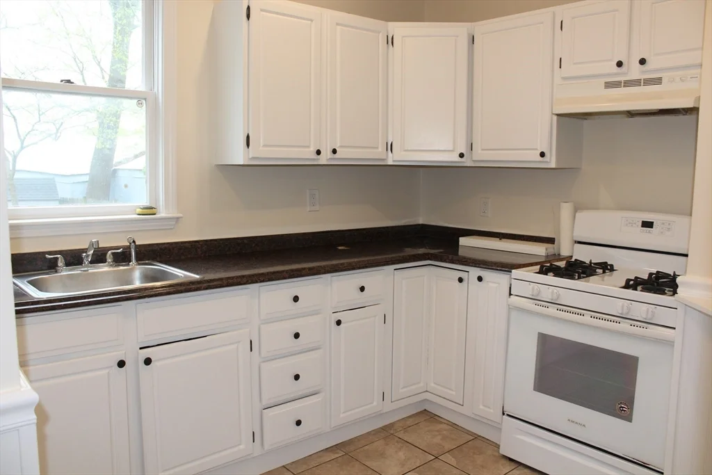 3 bed, 1 bath apartment for rent at 586 Freeport Ext Unit 1, Dorchester — photo 6 of 13