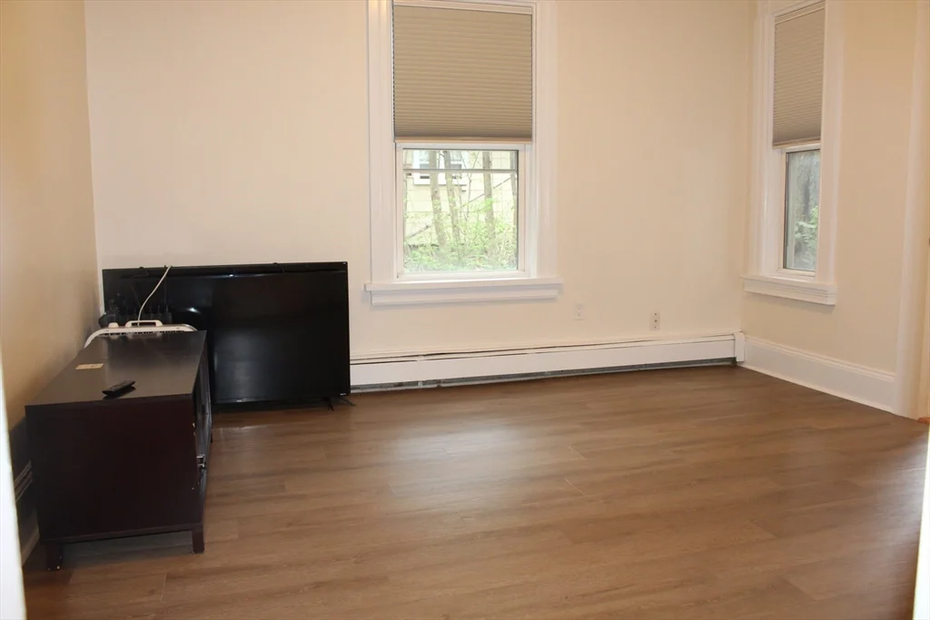3 bed, 1 bath apartment for rent at 586 Freeport Ext Unit 1, Dorchester — photo 10 of 13