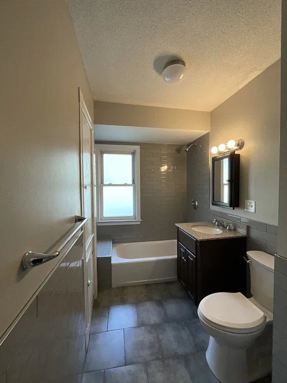 3 bed, 1 bath apartment for rent at 586 Salem St Unit 3, Malden — photo 4 of 12
