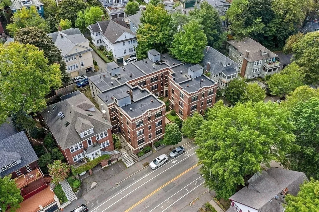 1 bed, 1 bath apartment for rent at 586 Washington St Unit 6, Coolidge Corner — photo 8 of 9