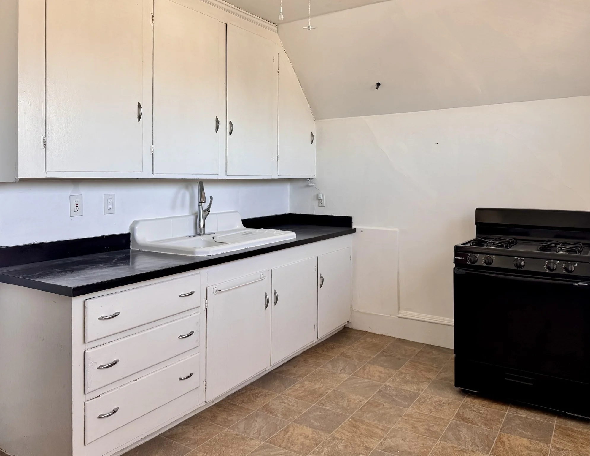 1 bed, 1 bath apartment for rent at 587 Haverhill St Unit 6, Lawrence — photo 2 of 11