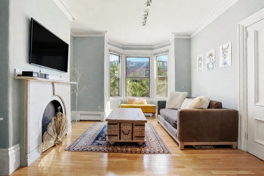 1 bed, 1 bath apartment for rent at 587 Tremont St Unit 3, South End — photo 1 of 13