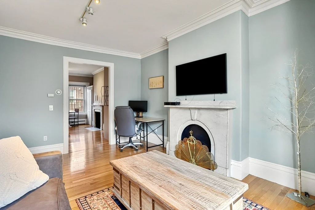 1 bed, 1 bath apartment for rent at 587 Tremont St Unit 3, South End — photo 3 of 13