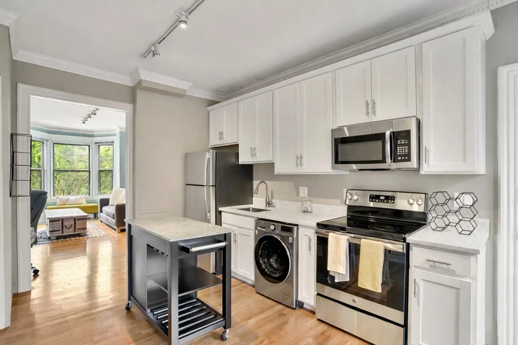 1 bed, 1 bath apartment for rent at 587 Tremont St Unit 3, South End — photo 4 of 13