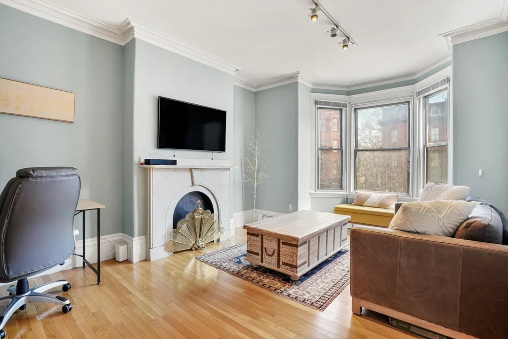 1 bed, 1 bath apartment for rent at 587 Tremont St Unit 3, South End — photo 2 of 13