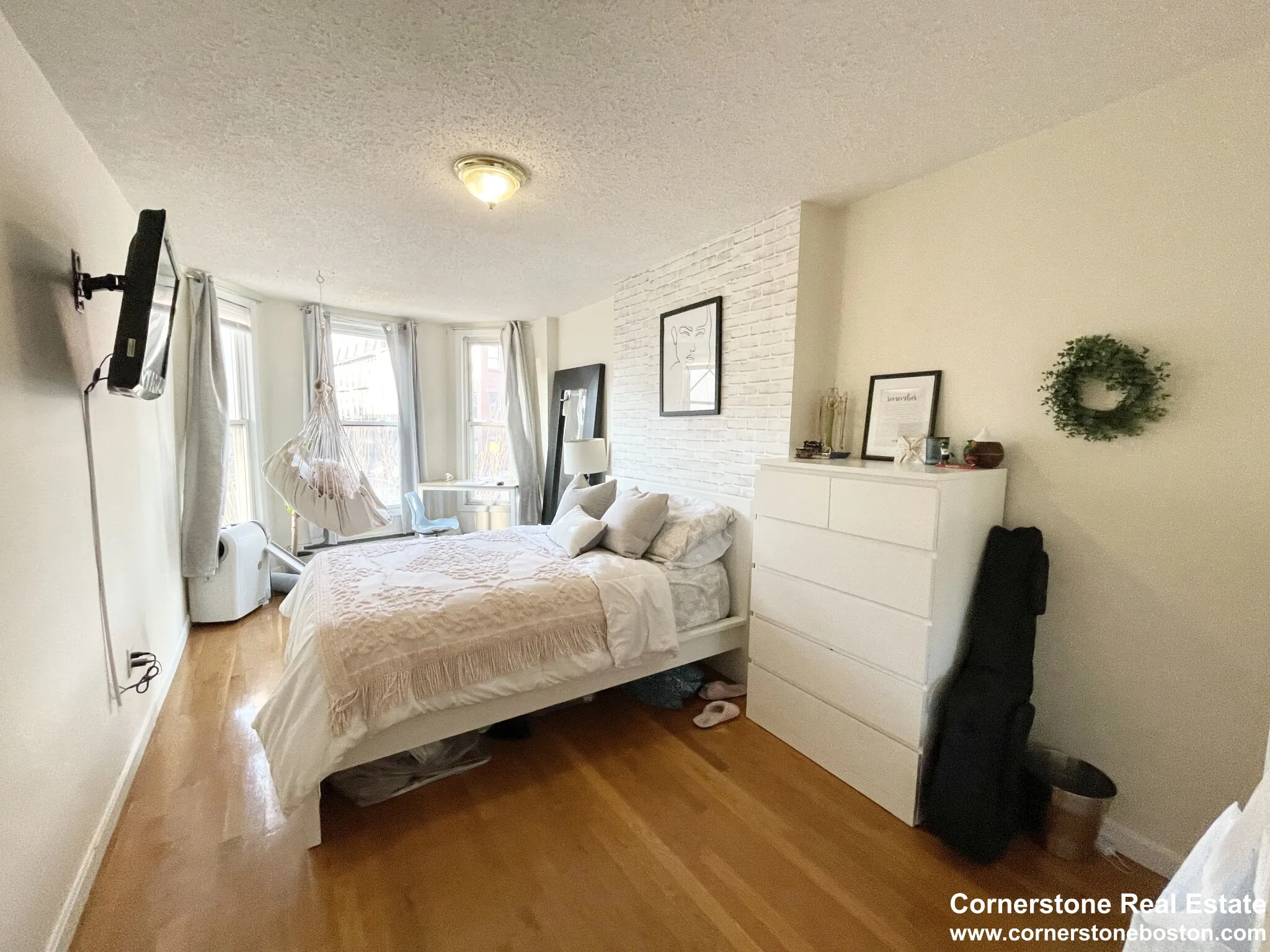 4 bed, 1 bath apartment for rent at 588 Columbus Ave Unit 3, Roxbury — photo 4 of 8