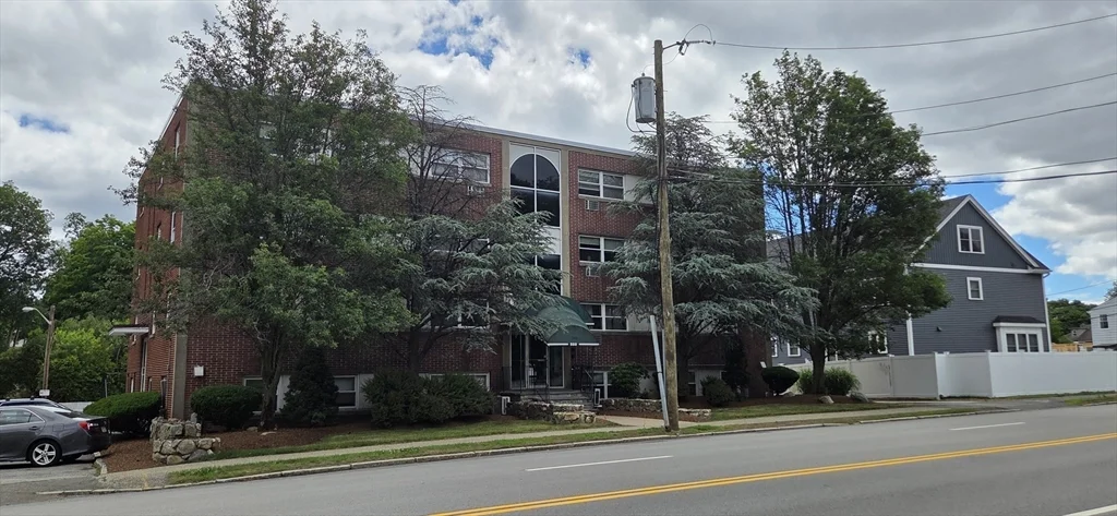 2 bed, 1 bath apartment for rent at 588 Main St Unit 1D, Stoneham
