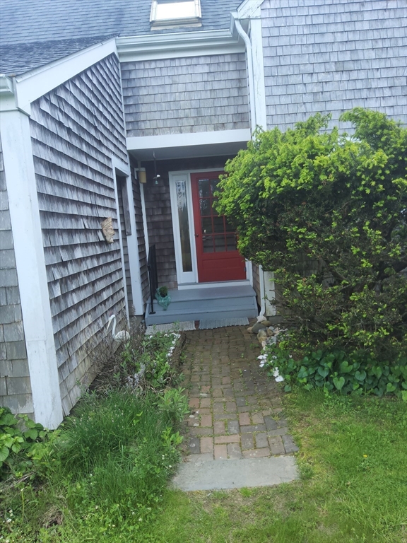 3 bed, 2 bath apartment for rent at 588 River Rd, Acoaxet — photo 1 of 12