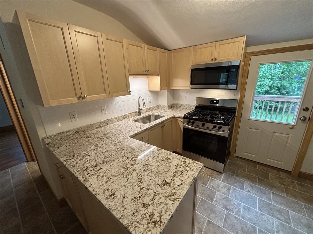 2 bed, 1 bath apartment for rent at 588 Walpole St Unit 2nd fl, Norwood — photo 5 of 21