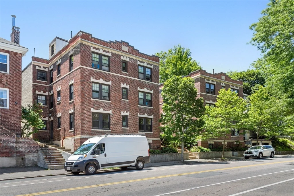 1 bed, 1 bath apartment for rent at 588 Washington St Unit 1, Coolidge Corner — photo 4 of 10
