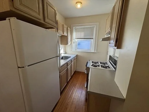 1 bed, 1 bath apartment for rent at 588 Washington St Unit 2, Coolidge Corner — photo 2 of 8