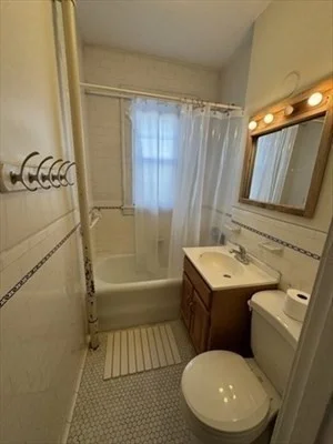 1 bed, 1 bath apartment for rent at 588 Washington St Unit 2, Coolidge Corner — photo 4 of 8