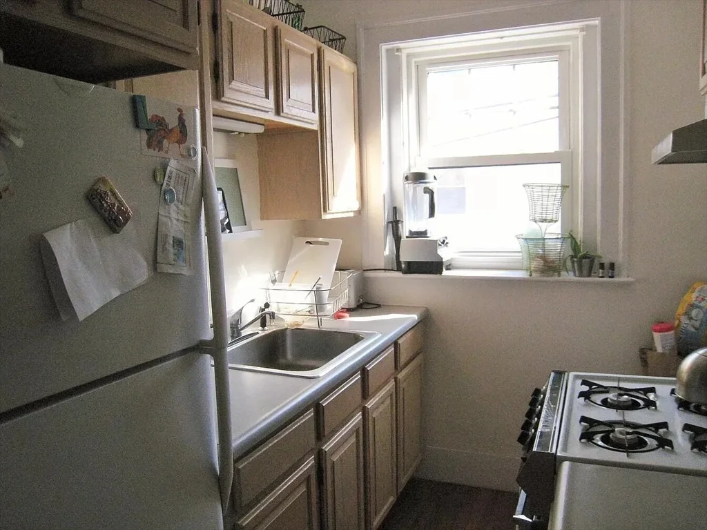 1 bed, 1 bath apartment for rent at 588 Washington St Unit 4, Coolidge Corner — photo 3 of 7