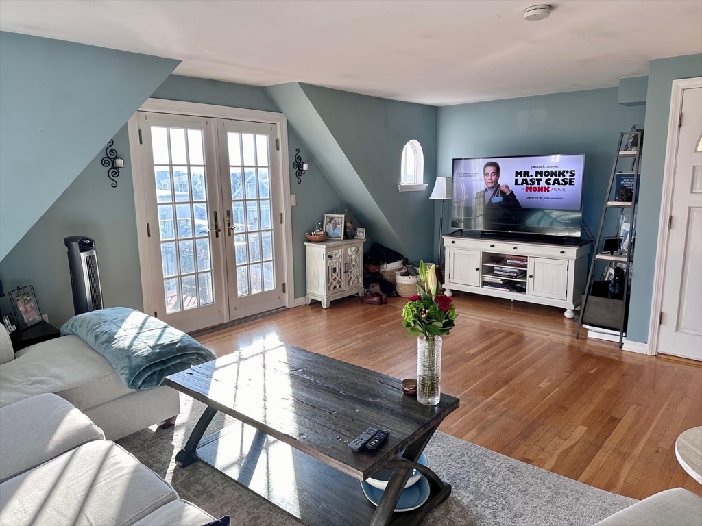 1 bed, 1 bath apartment for rent at 589 East 8th St Unit 3, South Boston — photo 1 of 16