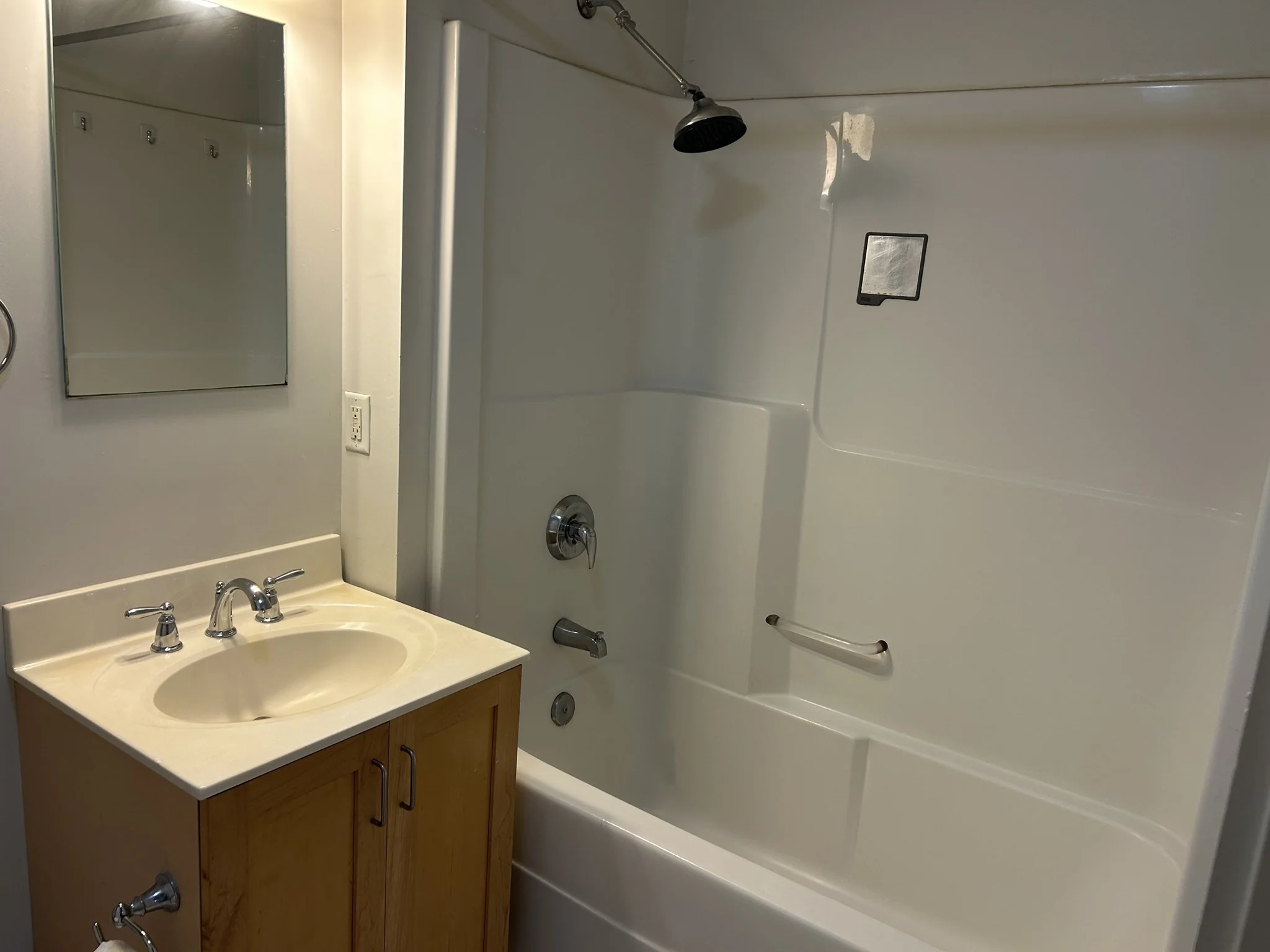 2 bed, 1 bath apartment for rent at 589 Essex St Unit 202, Lynn — photo 5 of 8