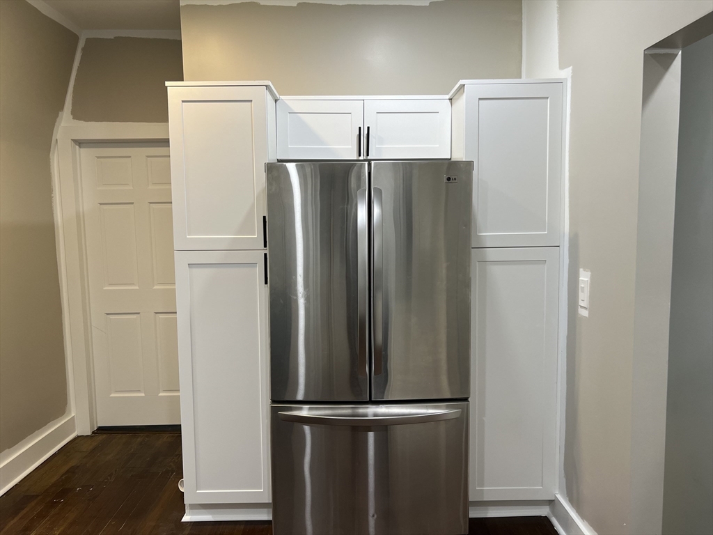 3 bed, 1 bath apartment for rent at 589 Haverhill St Unit 1, Lawrence — photo 6 of 10