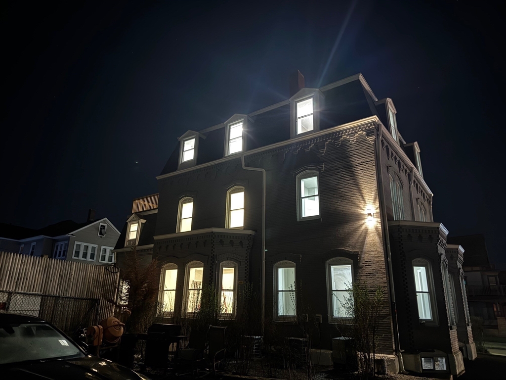 3 bed, 1 bath apartment for rent at 589 Haverhill St Unit 1, Lawrence — photo 1 of 10