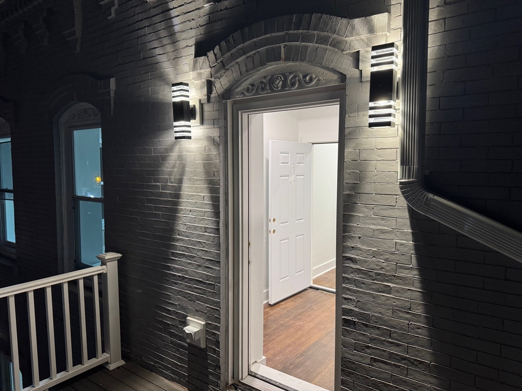 3 bed, 1 bath apartment for rent at 589 Haverhill St Unit 1, Lawrence — photo 2 of 10