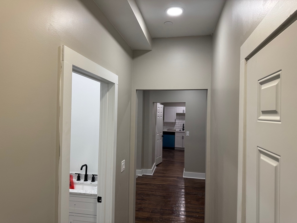 3 bed, 1 bath apartment for rent at 589 Haverhill St Unit 2, Lawrence — photo 6 of 12