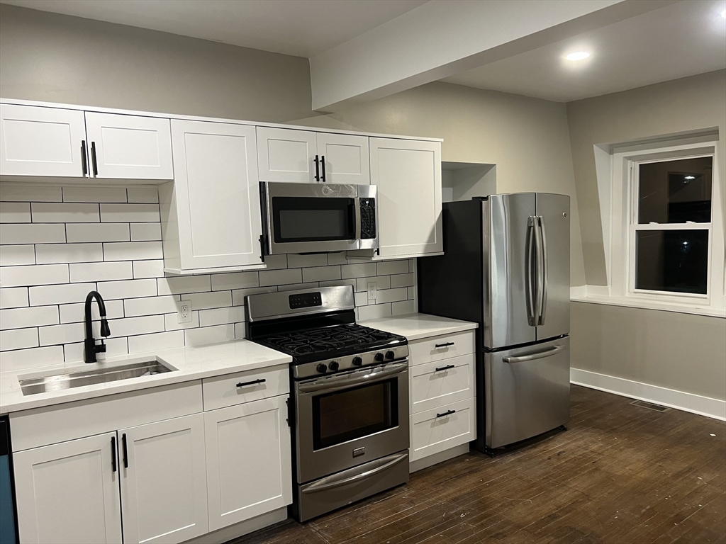 3 bed, 1 bath apartment for rent at 589 Haverhill St Unit 2, Lawrence