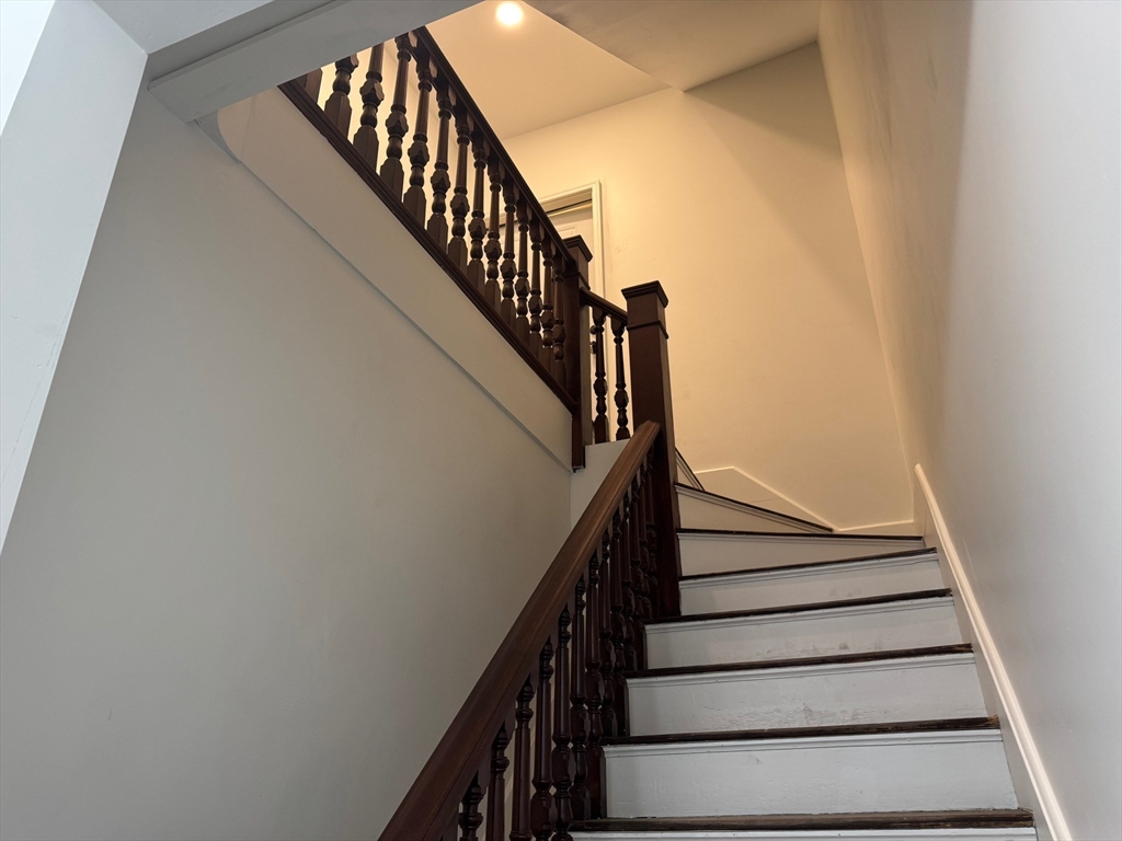 3 bed, 1 bath apartment for rent at 589 Haverhill St Unit 2, Lawrence — photo 8 of 12