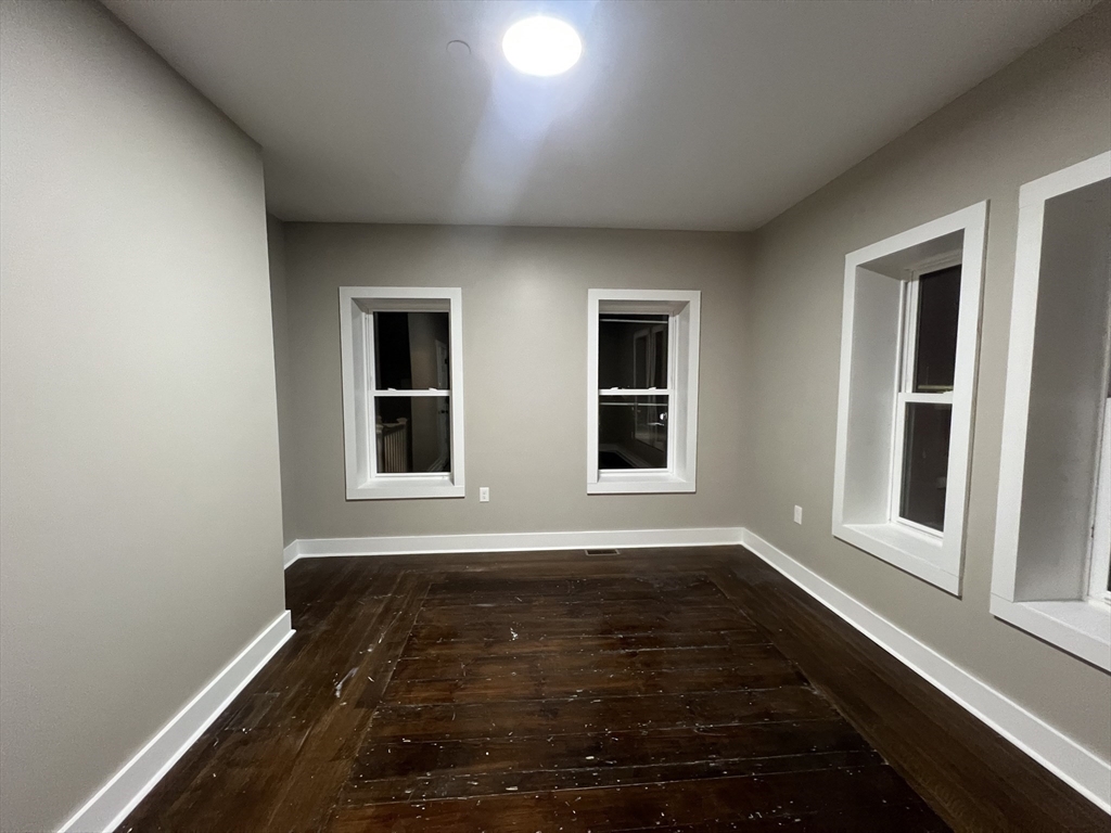 3 bed, 1 bath apartment for rent at 589 Haverhill St Unit 2, Lawrence — photo 4 of 12