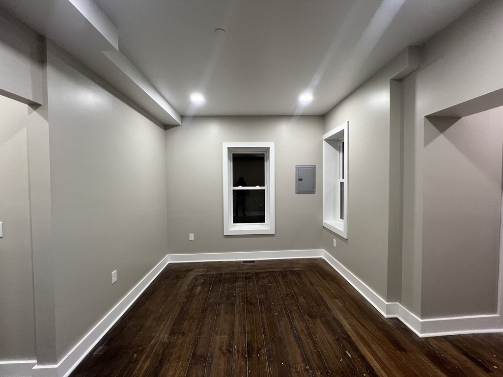 3 bed, 1 bath apartment for rent at 589 Haverhill St Unit 2, Lawrence — photo 2 of 12