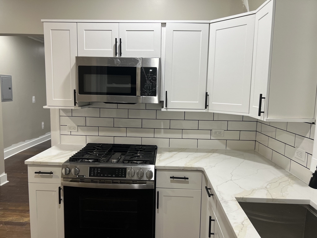 2 bed, 2 bath apartment for rent at 589 Haverhill St Unit 3, Lawrence — photo 1 of 11